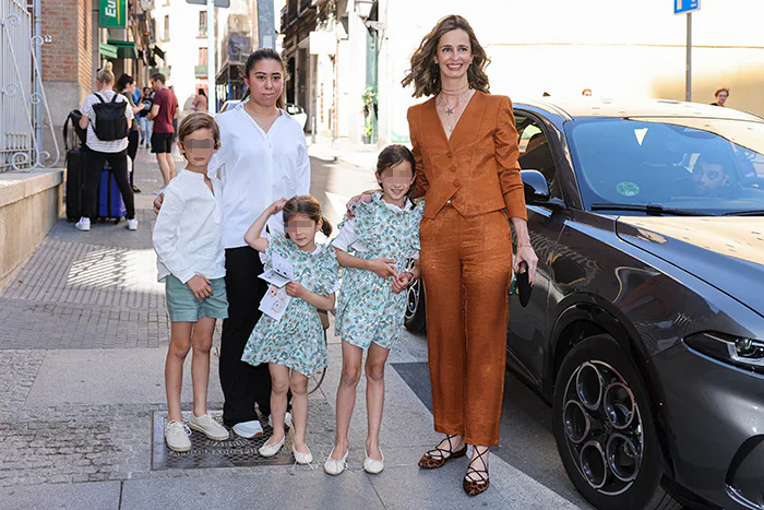 Mónica Corsini, hermana mayor de Belén Corsini, con sus tres hijos