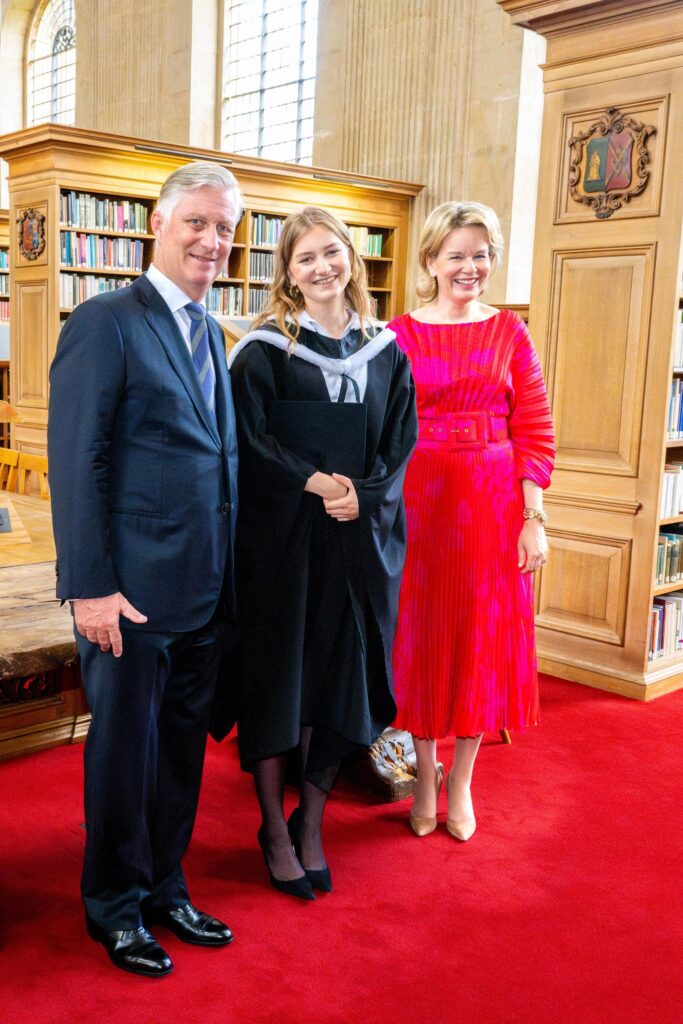 La princesa Isabel se gradua en la Universidad de Oxford 01 683x1024 - La Princesa Isabel de Bélgica se gradúa con honores en Oxford y anuncia su próximo paso a Harvard