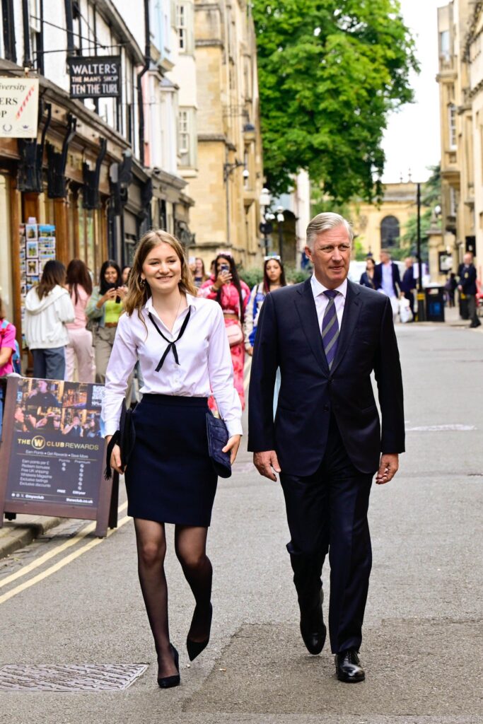 La princesa Isabel se gradua en la Universidad de Oxford 05 683x1024 - La Princesa Isabel de Bélgica se gradúa con honores en Oxford y anuncia su próximo paso a Harvard