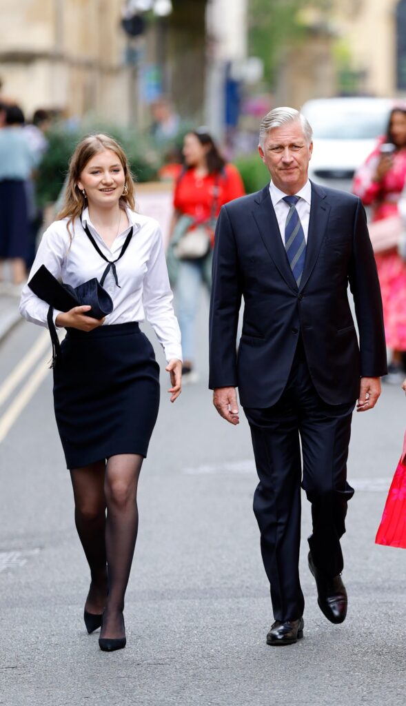 La princesa Isabel se gradua en la Universidad de Oxford 06 589x1024 - La Princesa Isabel de Bélgica se gradúa con honores en Oxford y anuncia su próximo paso a Harvard