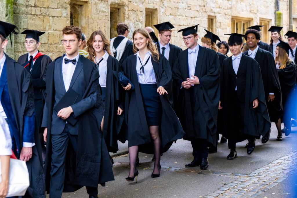 La princesa Isabel se gradua en la Universidad de Oxford 09 1024x683 - La Princesa Isabel de Bélgica se gradúa con honores en Oxford y anuncia su próximo paso a Harvard