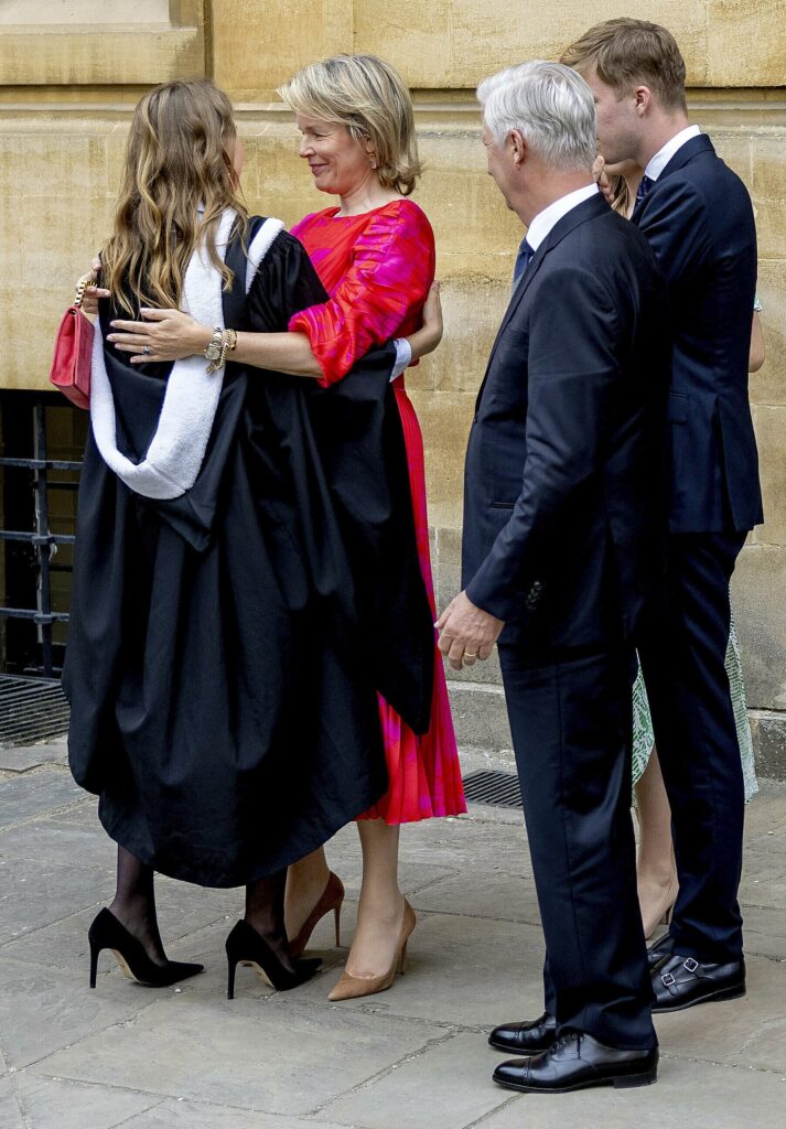 La princesa Isabel se gradua en la Universidad de Oxford 11 713x1024 - La Princesa Isabel de Bélgica se gradúa con honores en Oxford y anuncia su próximo paso a Harvard