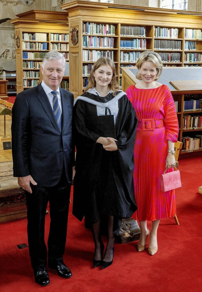 La princesa Isabel se gradua en la Universidad de Oxford 12 709x1024 - La Princesa Isabel de Bélgica se gradúa con honores en Oxford y anuncia su próximo paso a Harvard