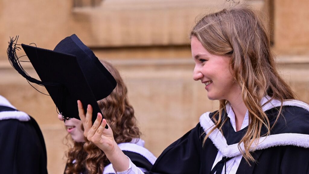 La princesa Isabel se gradua en la Universidad de Oxford 222 01 1024x576 - La Princesa Isabel de Bélgica se gradúa con honores en Oxford y anuncia su próximo paso a Harvard