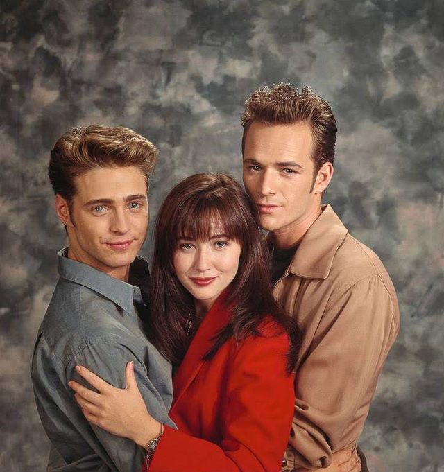 actors luke perry shannen doherty and jason priestley pose news photo 1706000305 - Fallece la Actriz Shannen Doherty