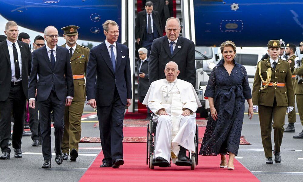 El Gran Duque Enrique y la Gran Duquesa Maria Teresa de Luxemburgo reciben al Papa Francisco en una historica visita 4 - El Gran Duque Enrique y la Gran Duquesa María Teresa de Luxemburgo reciben al Papa Francisco en una histórica visita