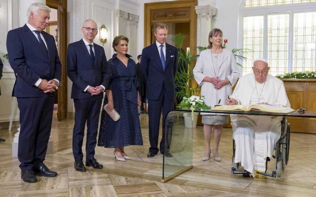 El Gran Duque Enrique y la Gran Duquesa Maria Teresa de Luxemburgo reciben al Papa Francisco en una historica visita 5 1024x640 - El Gran Duque Enrique y la Gran Duquesa María Teresa de Luxemburgo reciben al Papa Francisco en una histórica visita