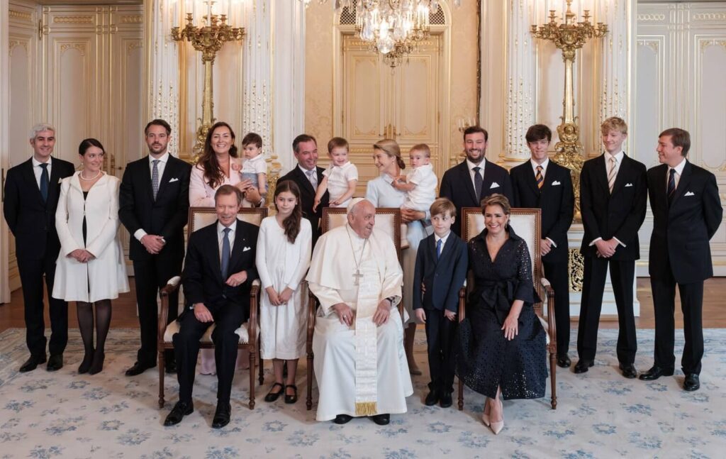 El Gran Duque Enrique y la Gran Duquesa Maria Teresa de Luxemburgo reciben al Papa Francisco en una historica visita 6 1024x647 - El Gran Duque Enrique y la Gran Duquesa María Teresa de Luxemburgo reciben al Papa Francisco en una histórica visita