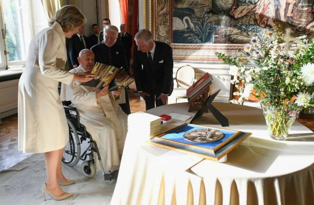 El Papa Francisco se reune con los Reyes de Belgica en el Castillo de Laeken 4 1024x671 - El Papa Francisco se reúne con los Reyes de Bélgica en el Castillo de Laeken