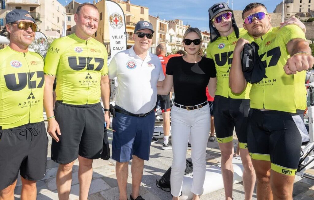 El Principe Alberto y la Princesa Charlene asisten al inicio de la carrera de bicicletas acuaticas en Calvi 5 1024x653 - El Príncipe Alberto y la Princesa Charlene asisten al inicio de la carrera de bicicletas acuáticas en Calvi