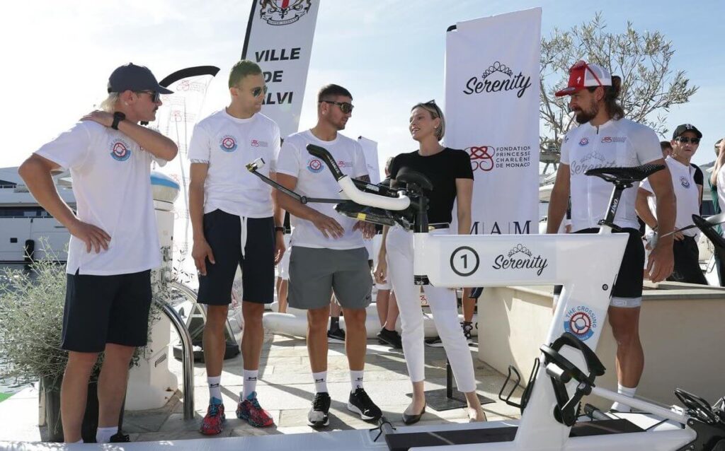 El Principe Alberto y la Princesa Charlene asisten al inicio de la carrera de bicicletas acuaticas en Calvi 6 1024x638 - El Príncipe Alberto y la Princesa Charlene asisten al inicio de la carrera de bicicletas acuáticas en Calvi