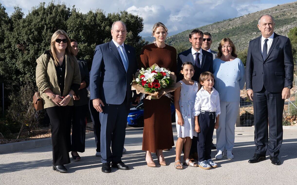 La presencia del Príncipe Alberto y la Princesa Charlene en una inauguración oficial en Peille