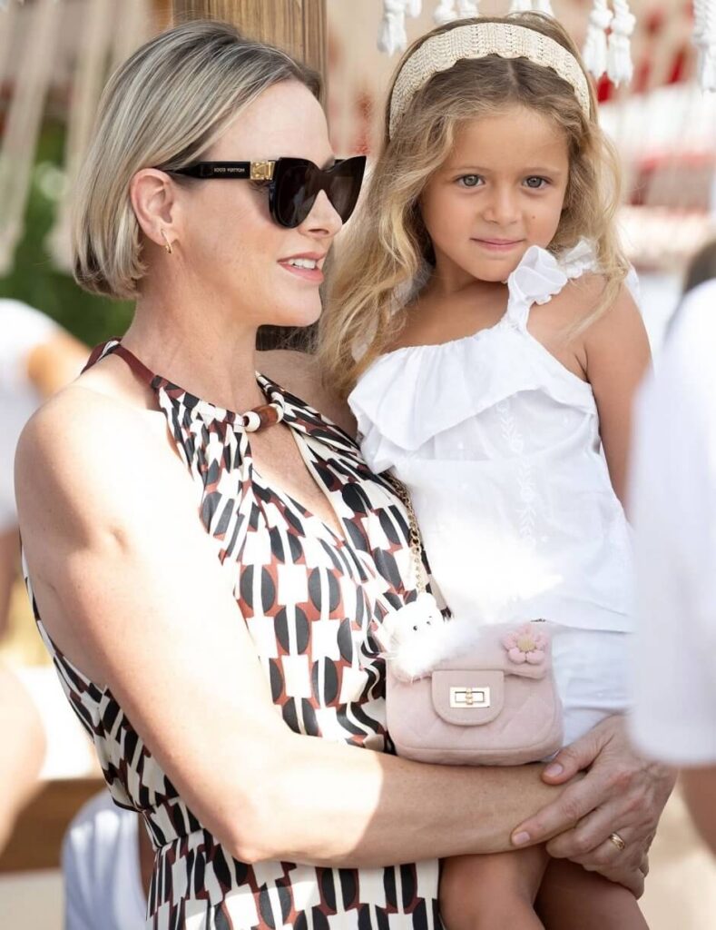 El Principe Alberto y la Princesa Charlene presiden la llegada del evento solidario Crossing Calvi Monaco5 789x1024 - El Príncipe Alberto y la Princesa Charlene presiden la llegada del evento solidario 'Crossing: Calvi - Monaco'