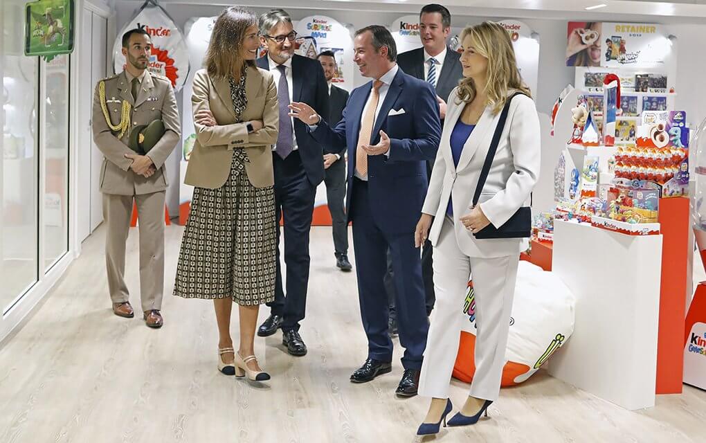 El Principe Guillaume y la Princesa Stephanie visitan el Grupo Ferrero en Senningerberg 5 - El Príncipe Guillaume y la Princesa Estefanía visitan la sede del Grupo Ferrero en Luxemburgo