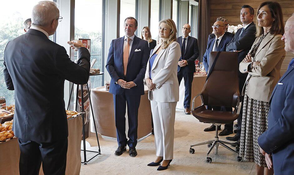 El Principe Guillaume y la Princesa Stephanie visitan el Grupo Ferrero en Senningerberg 6 - El Príncipe Guillaume y la Princesa Estefanía visitan la sede del Grupo Ferrero en Luxemburgo