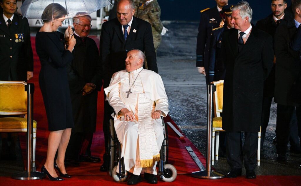 El rey Felipe y la reina Matilde de Belgica reciben al Papa Francisco 4 1024x634 - Los reyes de Bélgica reciben al Papa Francisco