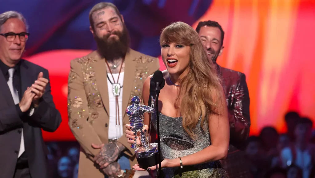 GettyImages 2171431518 1024x577 - Taylor Swift se acuerda del 11-S en los VMAs: "Han pasado 23 años"