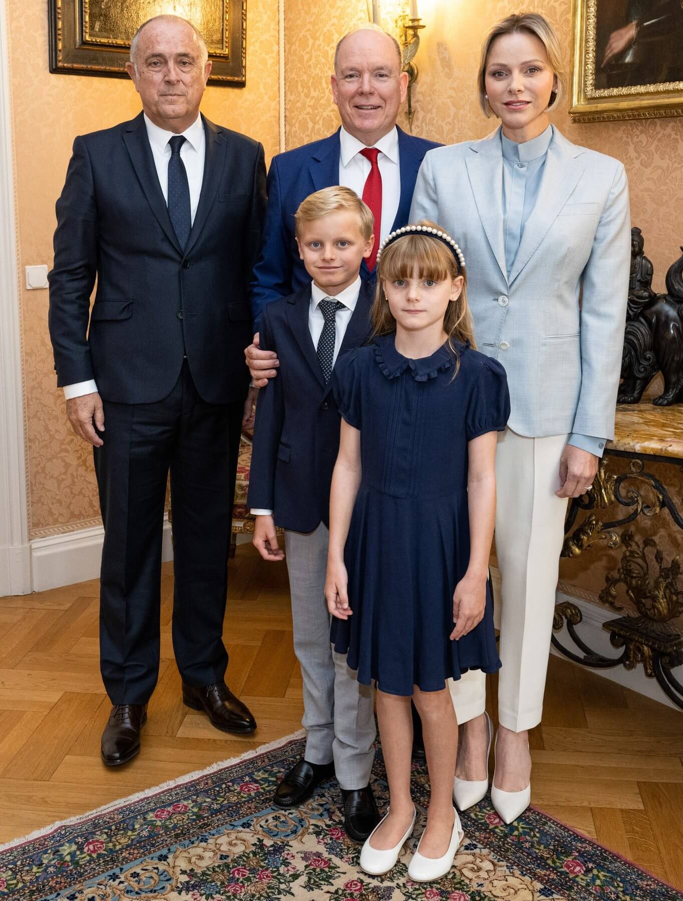 La Princesa Charlene y Sus Hijos Presencian la Ceremonia de Juramento en el Palacio del Príncipe