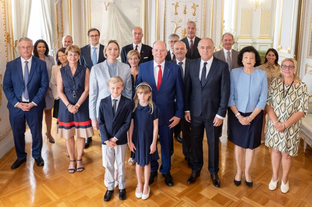 La Princesa Charlene y Sus Hijos Presencian la Ceremonia de Juramento en el Palacio del Principe 4 1024x680 - La Princesa Charlene y Sus Hijos Presencian la Ceremonia de Juramento en el Palacio del Príncipe