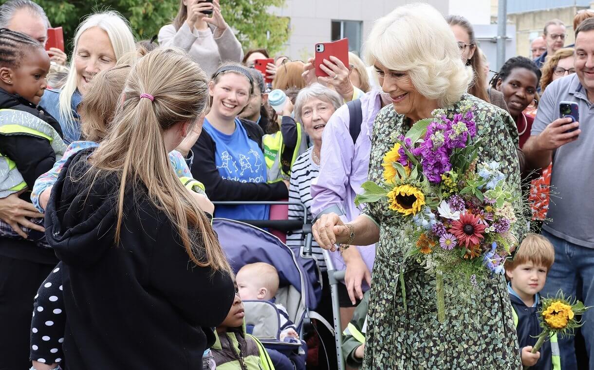 La Reina Camilla Corta la Cinta en el Centro Oncológico Dyson