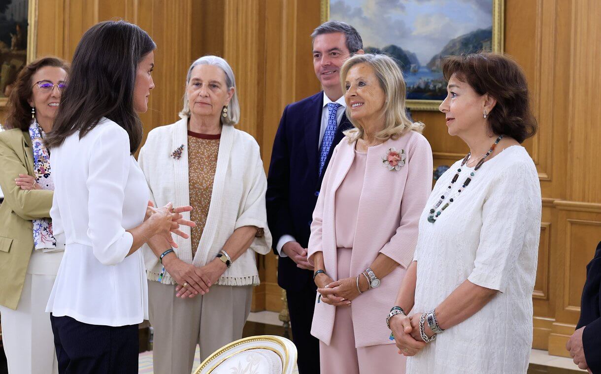 La Reina Letizia recibe a representantes de adEla y Women In Music