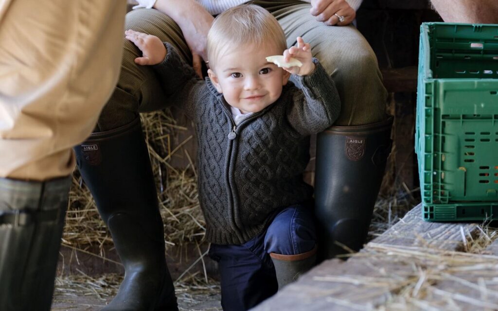 La familia granducal hereditaria visita la granja Kass Haff en Rollingen 05 1024x640 - La familia granducal hereditaria de Luxemburgo visita la granja ecológica ‘Kass-Haff’ en Rollingen