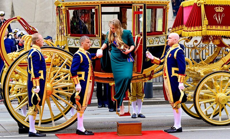 La familia real holandesa asistio al Dia del Principe 2024 en el Teatro Real 03 - La Familia Real de los Países Bajos Asiste al Día del Príncipe 2024 en el Teatro Real