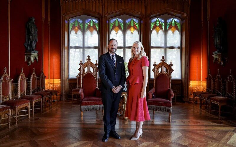 La pareja de principes herederos de Noruega ofrece una recepcion diplomatica en el Oscarshall 2 - Los príncipes herederos de Noruega ofrece una recepción diplomática en el Oscarshall