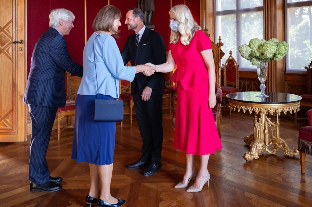 La pareja de principes herederos de Noruega ofrece una recepcion diplomatica en el Oscarshall 3 1024x678 - Los príncipes herederos de Noruega ofrece una recepción diplomática en el Oscarshall