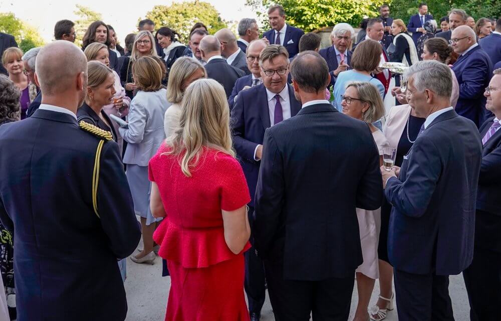 La pareja de principes herederos de Noruega ofrece una recepcion diplomatica en el Oscarshall 4 - Los príncipes herederos de Noruega ofrece una recepción diplomática en el Oscarshall