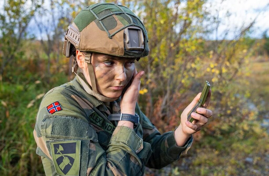 La princesa Ingrid Alexandra asiste a un ejercicio de entrenamiento en el campamento Skjold 4 1024x671 - La Princesa Ingrid Alexandra y su formación militar en el campamento Skjold