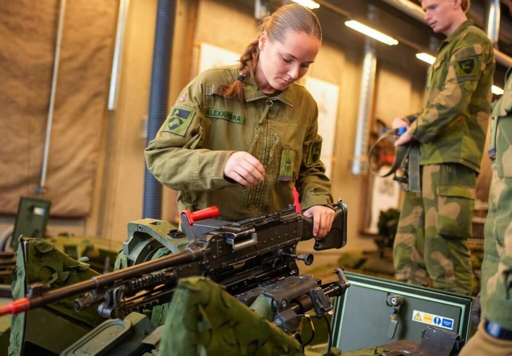 La princesa Ingrid Alexandra asiste a un ejercicio de entrenamiento en el campamento Skjold 5 1024x713 - La Princesa Ingrid Alexandra y su formación militar en el campamento Skjold