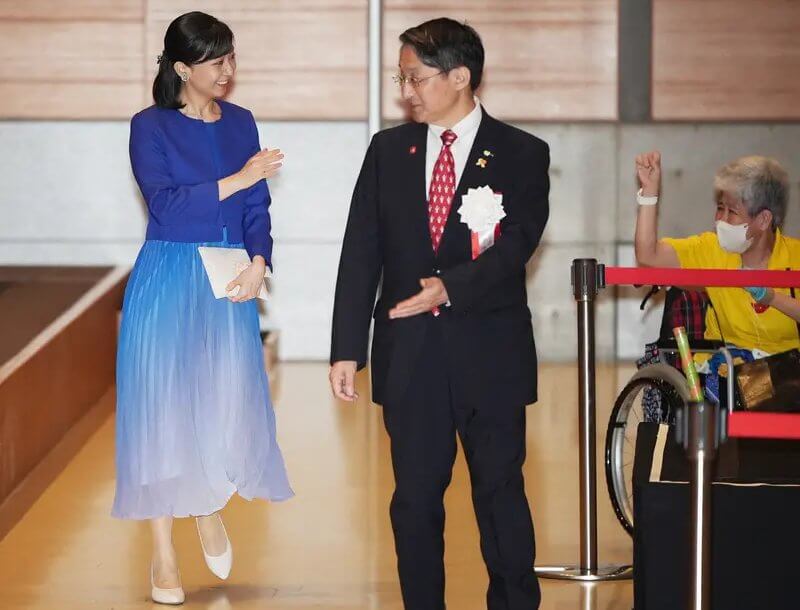 La princesa Kako 2 - La Princesa Kako participa en un concurso nacional de lenguaje de señas en la escuela secundaria de Yonago