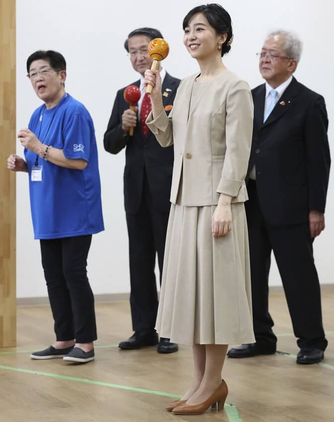 La princesa Kako 8 - La Princesa Kako participa en un concurso nacional de lenguaje de señas en la escuela secundaria de Yonago