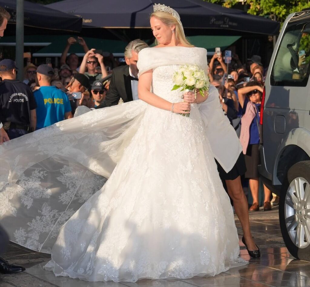 La princesa Teodora se casa con Matthew Kumar en la Catedral Metropolitana 02 1024x948 - La Boda Real de la Princesa Teodora y Matthew Kumar en Atenas