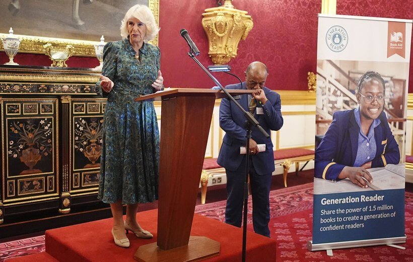 La reina Camila organiza una recepcion de aniversario para Book Aid International 5 - La Reina Camila celebra con estilo el 70 aniversario de Book Aid International en el Palacio de St James