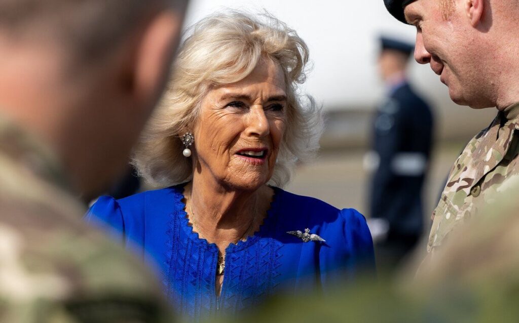 La reina Camilla visita el Royal Air Force Leeming en Northallerton 3 1024x638 - La Reina Camilla visita la Base de la Real Fuerza Aérea en Leeming, Yorkshire del Norte