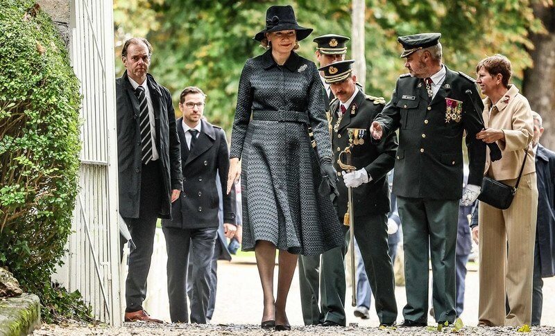 La reina Matilde de Belgica asiste a una ceremonia conmemorativa en la ciudadela de Lieja 2 - La reina Matilde de Bélgica asiste a una ceremonia conmemorativa en la ciudadela de Lieja