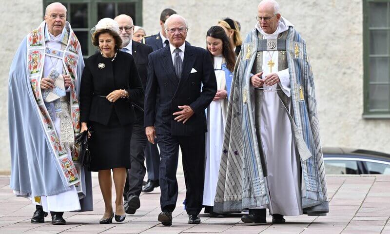 Los reyes de Suecia asisten a la misa de consagracion de dos nuevos obispos 2 - El Rey Carlos Gustavo y la Reina Silvia de Suecia asisten a la misa de consagración de dos nuevos obispos en la catedral de Uppsala