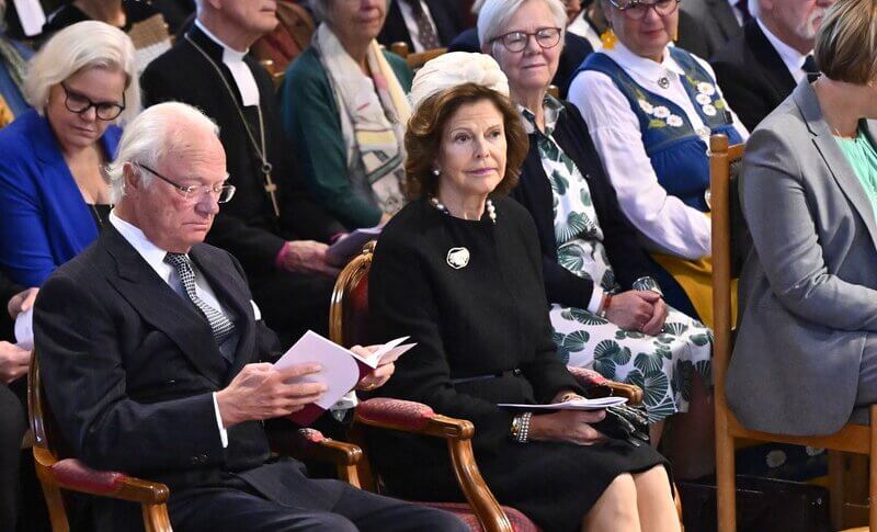 Los reyes de Suecia asisten a la misa de consagracion de dos nuevos obispos 4 - El Rey Carlos Gustavo y la Reina Silvia de Suecia asisten a la misa de consagración de dos nuevos obispos en la catedral de Uppsala