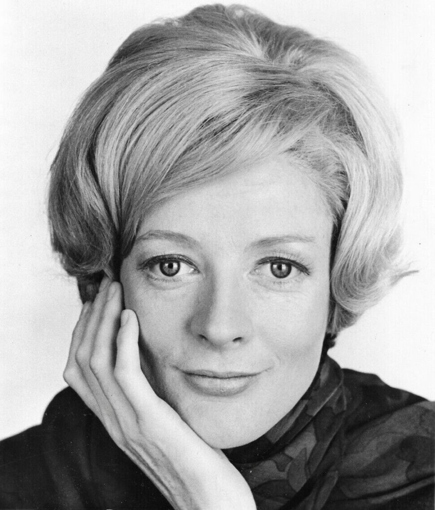 Maggie Smith   Vintage trim 873x1024 - Maggie Smith, la icónica actriz británica, fallece a los 89 años