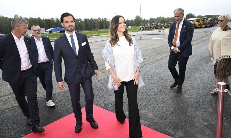 Viaje Real a Varmland 02 - Viaje Real a Värmland: El Príncipe Carlos Felipe y la Princesa Sofía en su Gran Aventura Sueca