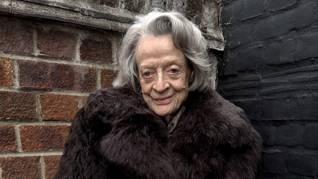 maggie smith loewe 1200x675 1 1024x576 - Maggie Smith, la icónica actriz británica, fallece a los 89 años