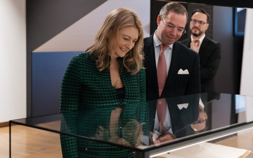 El principe Guillermo y la princesa Estefania visitan la exposicion Ars Heraldica 3 1024x638 - El príncipe Guillermo y la princesa Estefanía visitan la exposición 'Ars Heraldica'