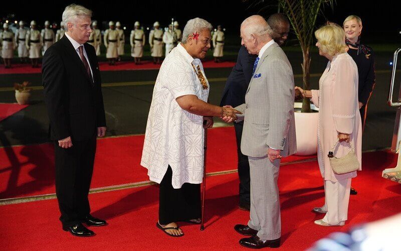 El rey Carlos de Inglaterra y la reina Camila llegan a Faleolo Samoa 2 - El rey Carlos III y la reina Camila llegan a Samoa para la Reunión de Jefes de Gobierno de la Commonwealth