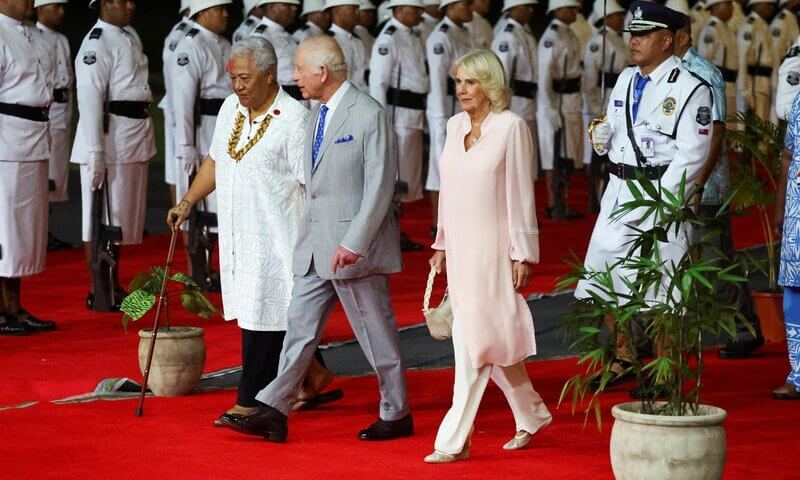 El rey Carlos de Inglaterra y la reina Camila llegan a Faleolo Samoa 3 - El rey Carlos III y la reina Camila llegan a Samoa para la Reunión de Jefes de Gobierno de la Commonwealth