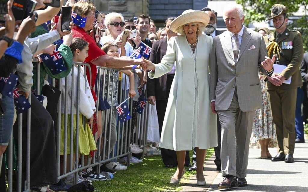 El rey Carlos y la reina Camila asisten a un servicio religioso en Sidney 7 - El Rey Carlos III y la Reina Camila participan en un solemne servicio religioso en Sídney