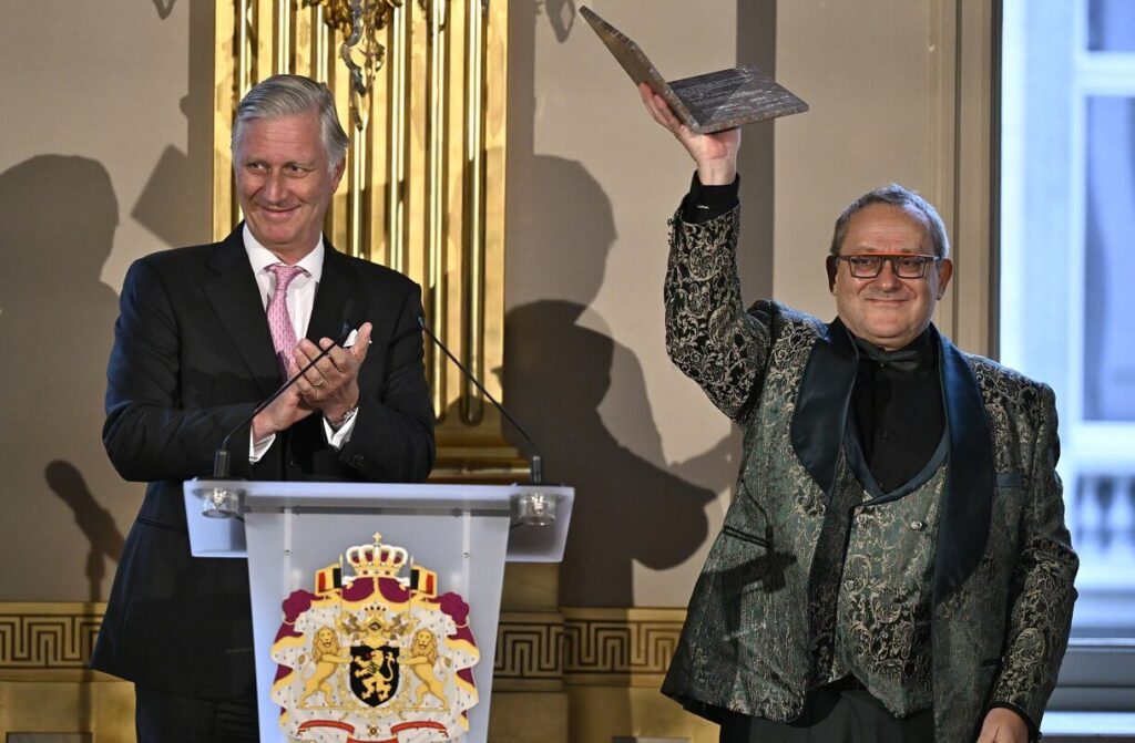 El rey Felipe de Belgica entrega el premio de literatura holandesa a Tom Lanoye 2 1024x671 - El rey Felipe de Bélgica entrega el premio de literatura holandesa a Tom Lanoye