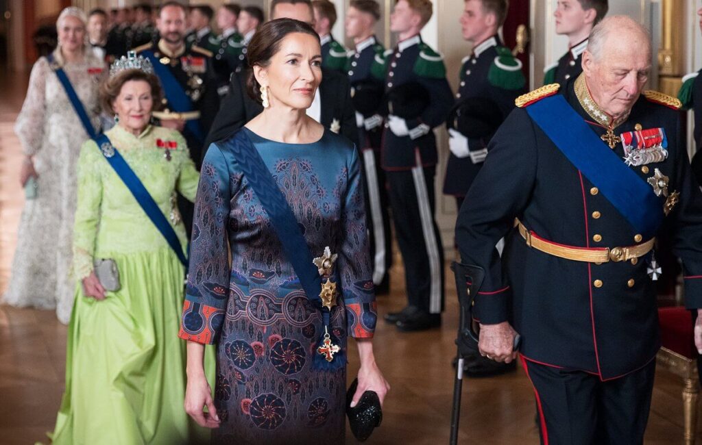 El rey Harald y la reina Sonja ofrecen una cena de gala para el presidente de Finlandia 3 1024x650 - Cena de gala en el Palacio Real de Oslo en honor al presidente de Finlandia