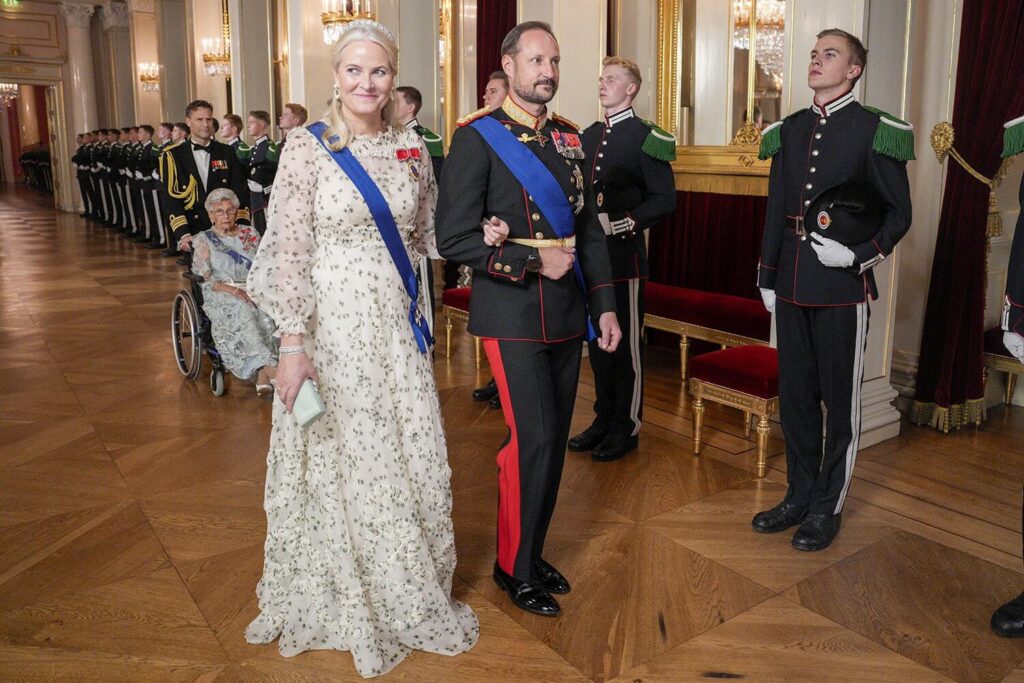 El rey Harald y la reina Sonja ofrecen una cena de gala para el presidente de Finlandia 5 1024x683 - Cena de gala en el Palacio Real de Oslo en honor al presidente de Finlandia